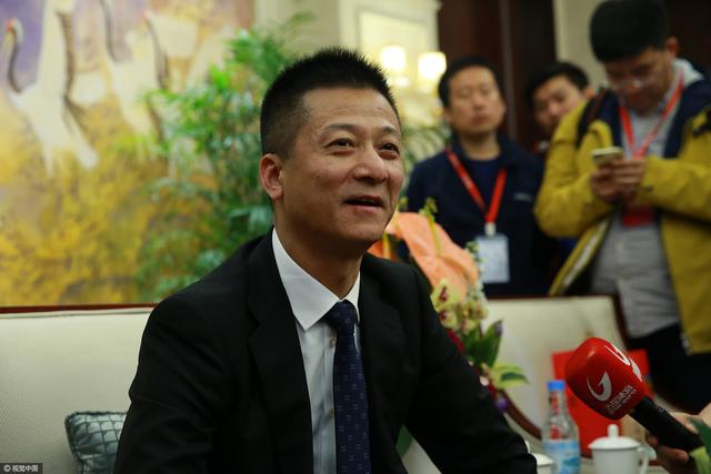 在明年年初时，罗马队内可能只剩曼奇尼和略伦特两名中卫，克里斯坦特也许不得不再次客串中卫。