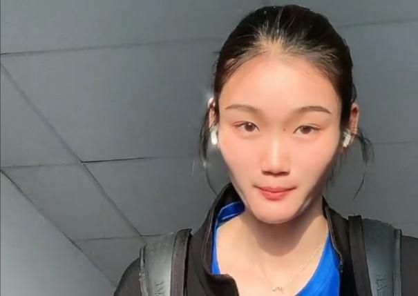 然而，尽管有五名经验丰富的球员在合同到期后离队，包括博格巴、林加德、马蒂奇、马塔和卡瓦尼，佩雷拉被以1千万英镑的价格卖给富勒姆，但滕哈赫被告知在2022年夏季没有更多的转会预算。